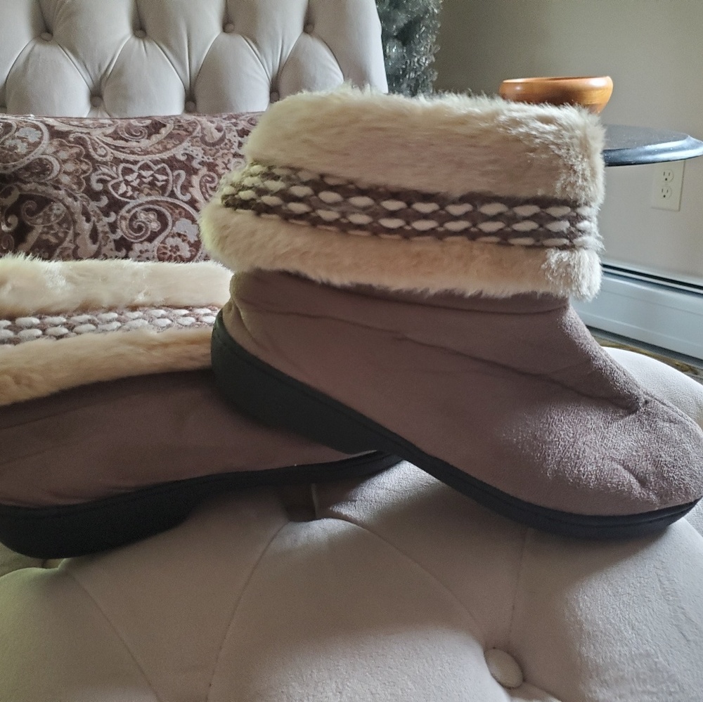 Isotoner Comfy Furry Top Slippers